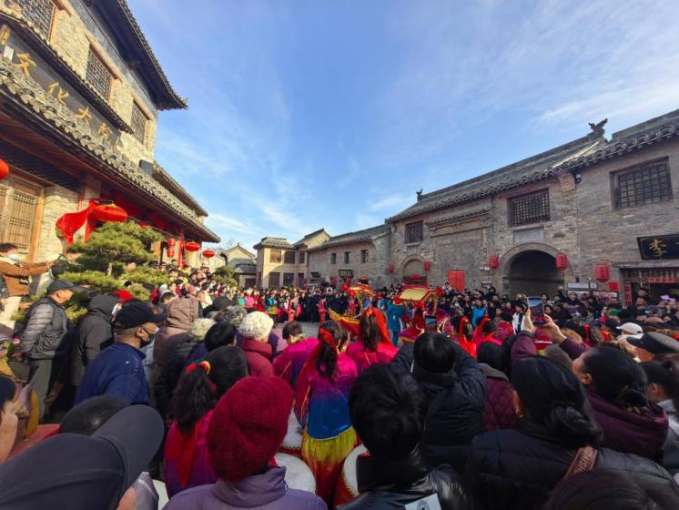 新華全媒+丨活力旺 亮點多——春節消費市場一線觀察